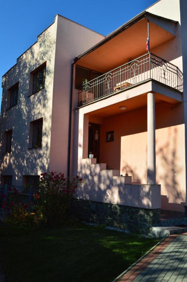 Bomba Ubytko Apartamento Snina Exterior foto